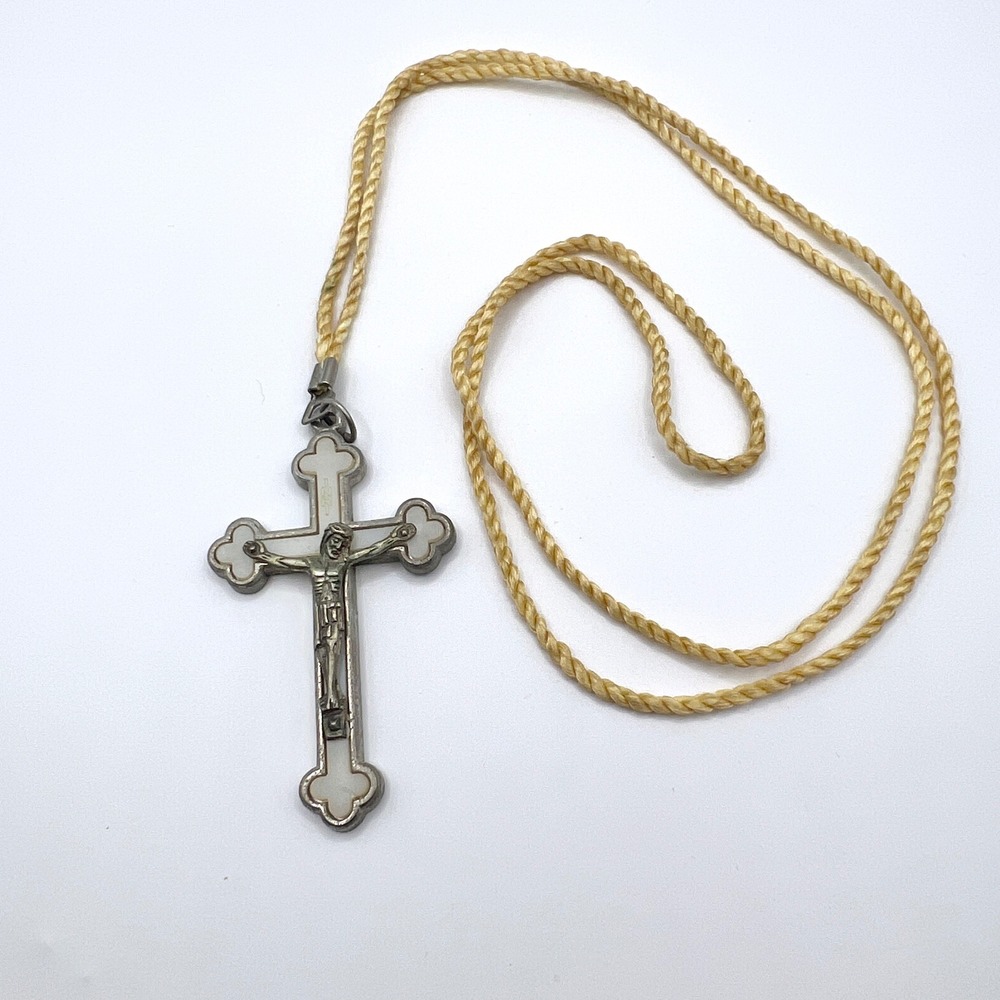 Vintage Italy Mother of Pearl Crucifix Pendant Necklace Silver Tone‎ Metal Cross